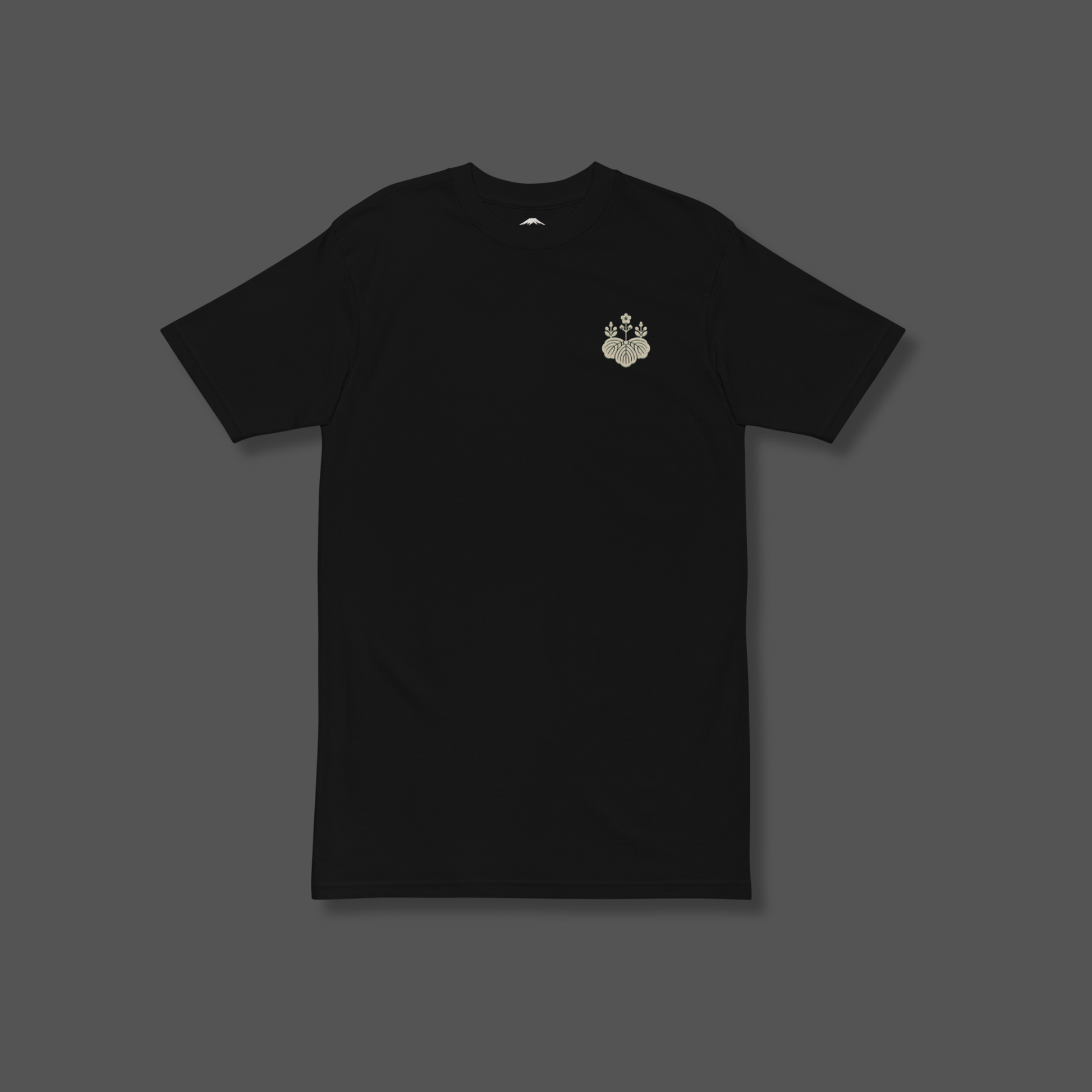 EMBLEM EMBROIDERY T-SHIRT